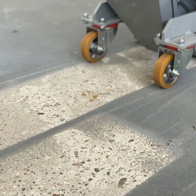 Mobili šratavimo įranga kelių ženklinimui šalinti TrimmBLAST T20